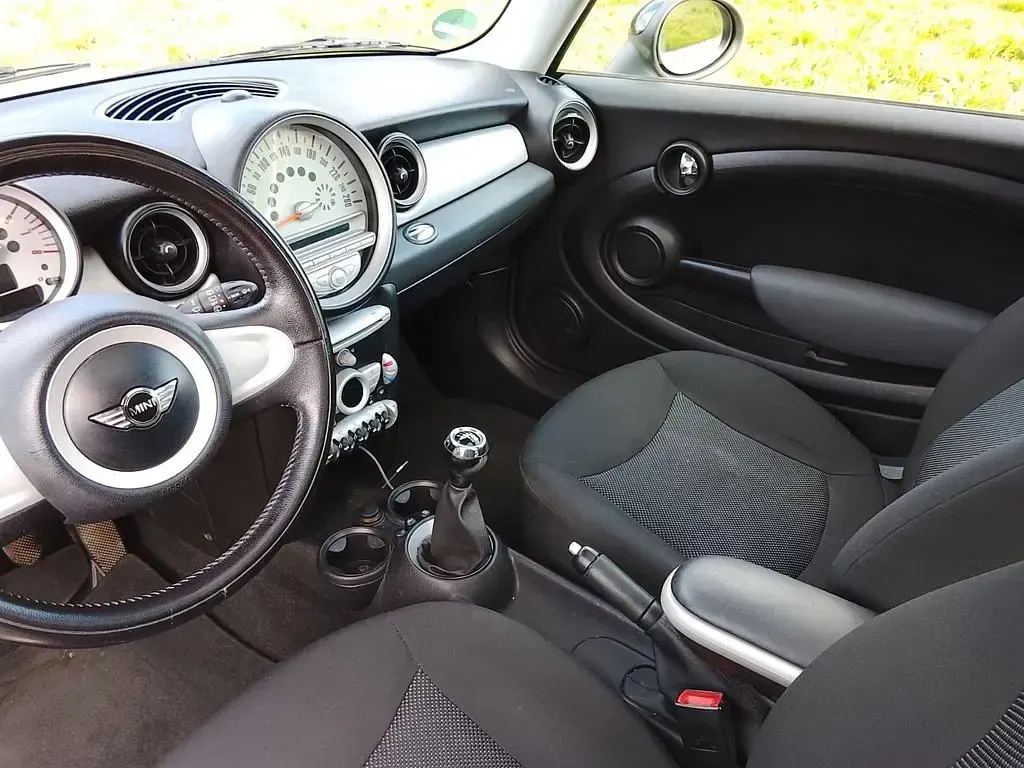 Usata Mini Cooper 120 CV (88 kW) 2009 Bianco Utilitaria