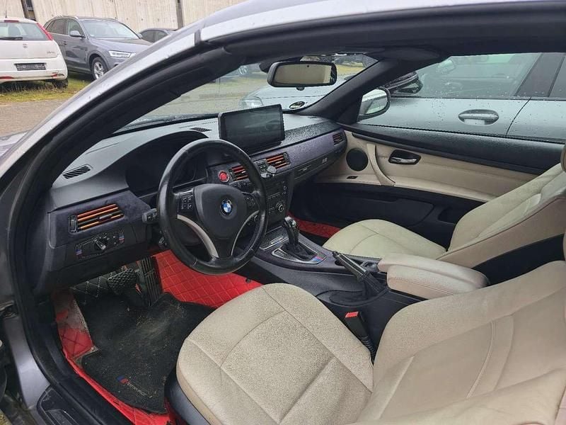 Gebraucht BMW 330 Cabriolet M Sport 245 PS (180 kW) 2011 Grau Cabrio