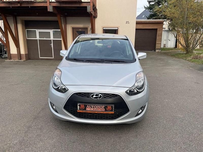 Silber Gebraucht 2015 Hyundai ix20 Kleinwagen | 9.400 € (Fairer Preis) - Bild 1/4