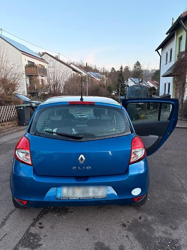 Gebraucht Renault Clio II 75 PS (55 kW) 2010 Blau Kleinwagen