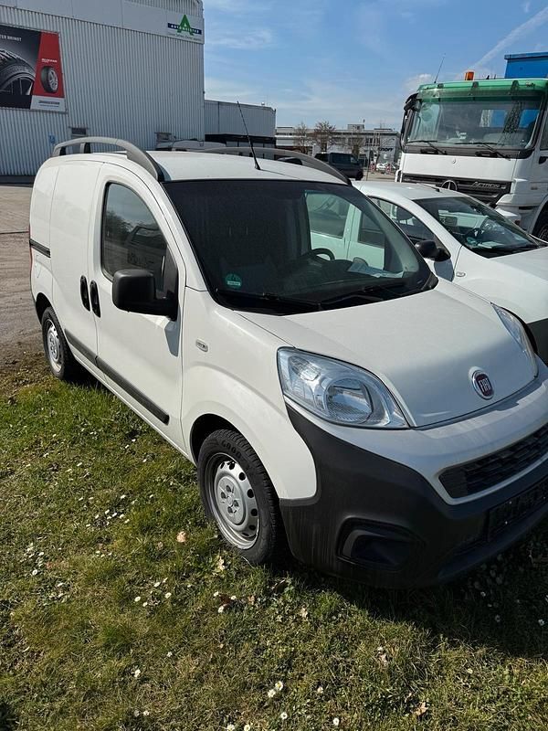 Weiß Gebraucht 2021 Fiat Fiorino Van | 7.900 € - Bild 1/4