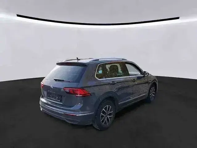 Gebraucht VW Tiguan Life 131 PS (96 kW) 2022 Grau SUV