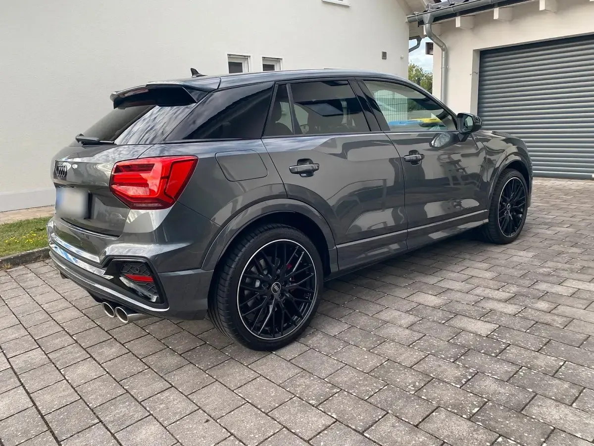 Gebraucht Audi SQ2 Sport 300 PS (220 kW) 2025 Grau SUV