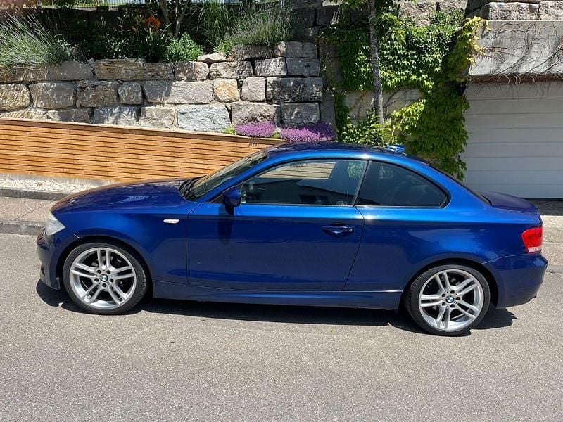 Blau Gebraucht 2011 BMW 120 Coupé M Performance Coupé | 9.490 € (Fairer Preis) - Bild 1/4