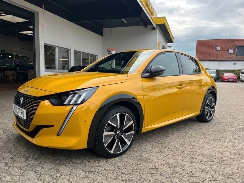 Gelb Gebraucht 2020 Peugeot e-208 Allure GT-Line Kleinwagen | 16.990 € (Etwas zu teuer) - Bild 1/4