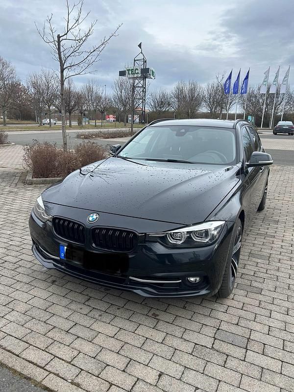 Schwarz Gebraucht 2019 BMW 330 Kombi | 20.999 € (Superpreis) - Bild 1/4