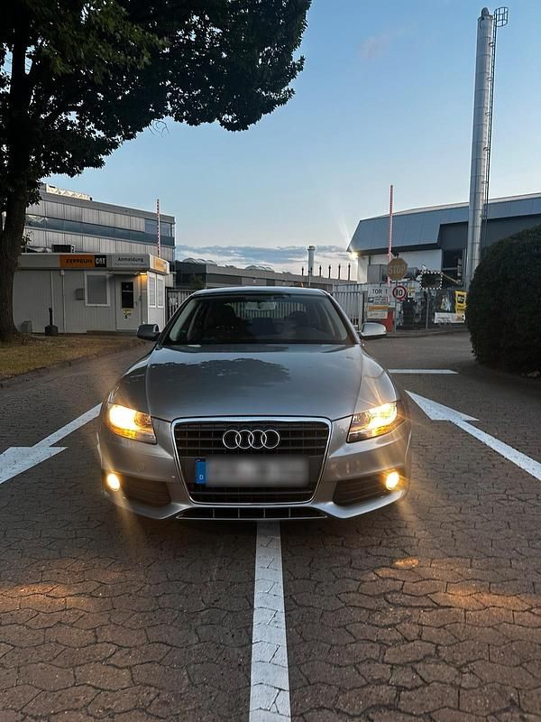 Grau Gebraucht 2010 Audi A4 Limousine | 4.200 € (Superpreis) - Bild 1/4