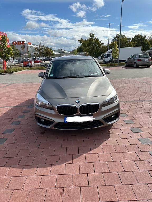 Grau Gebraucht 2015 BMW 218 Active Tourer Van / Kleinbus | 11.700 € (Etwas zu teuer) - Bild 1/4
