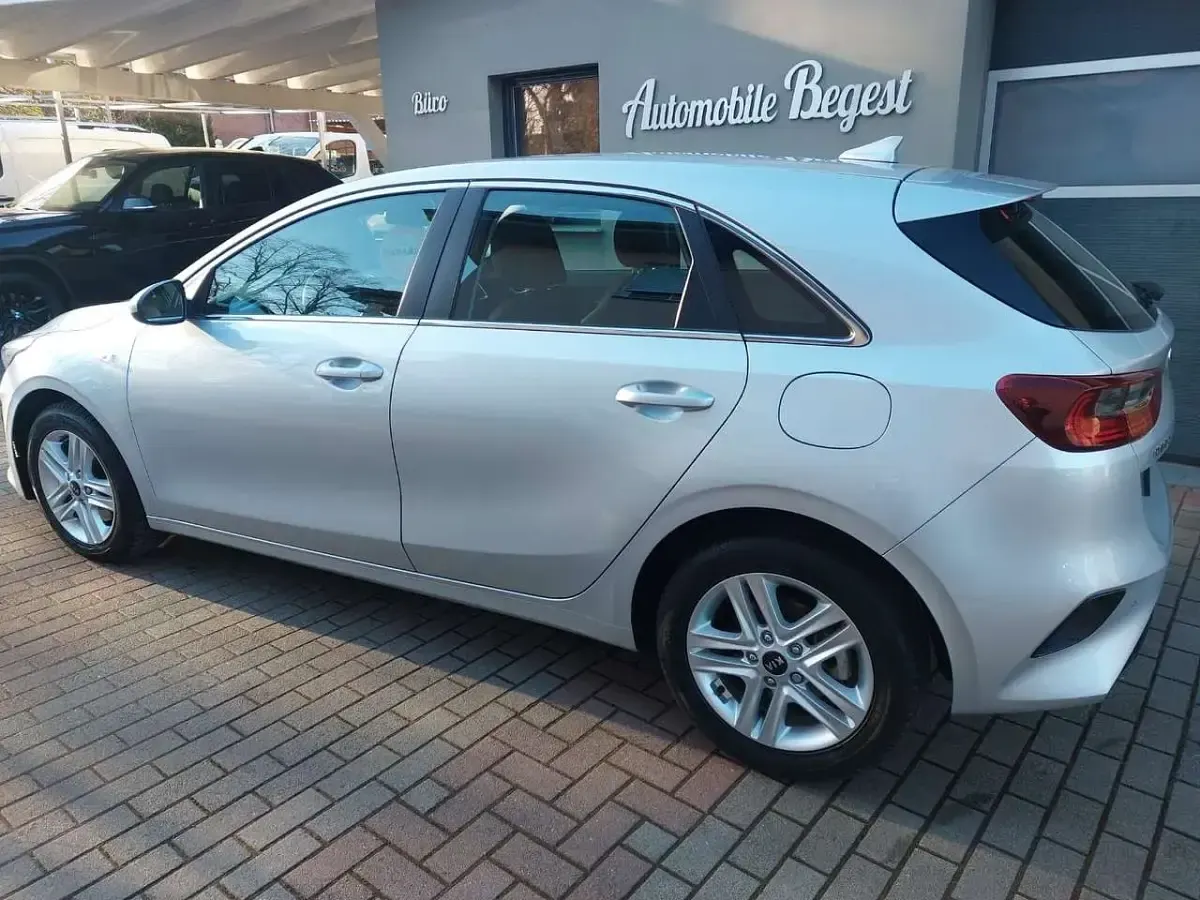 Gebraucht Kia Ceed 140 PS (102 kW) 2021 Silber Kleinwagen
