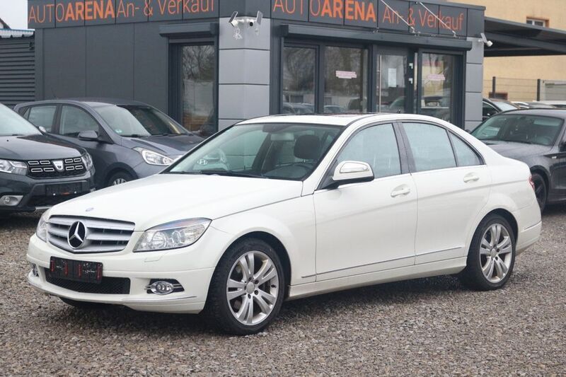 Weiß Gebraucht 2009 Mercedes C300 Limousine | 5.490 € - Bild 1/4