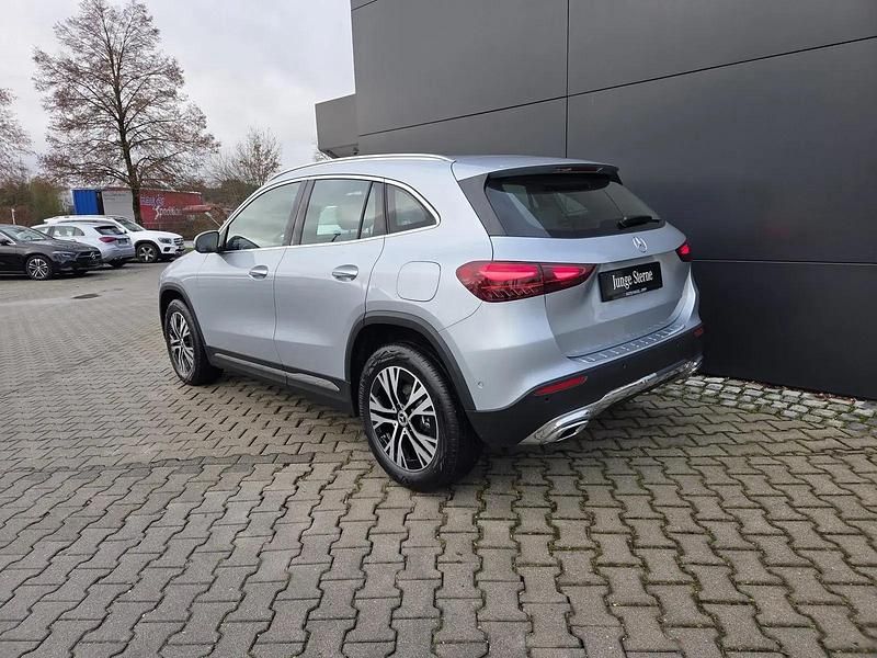 Gebraucht Mercedes GLA180 136 PS (100 kW) 2024 Andere SUV