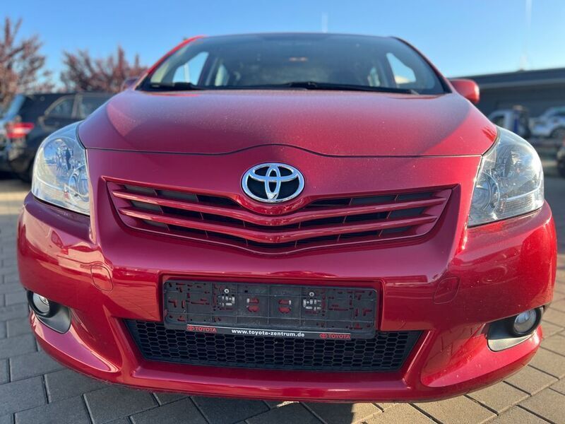 Rot Gebraucht 2010 Toyota Verso Life Van / Kleinbus | 6.950 € (Guter Preis) - Bild 1/4