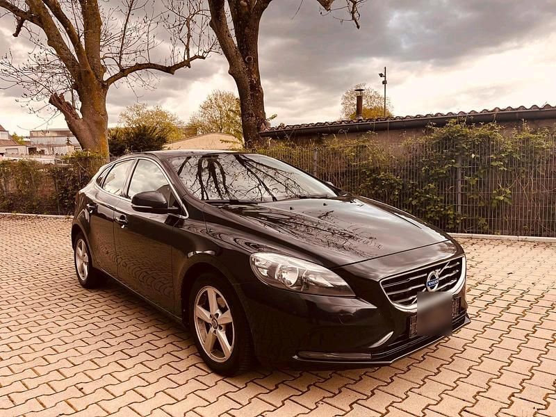 Schwarz Gebraucht 2014 Volvo V40 Kombi | 5.999 € (Fairer Preis) - Bild 1/4