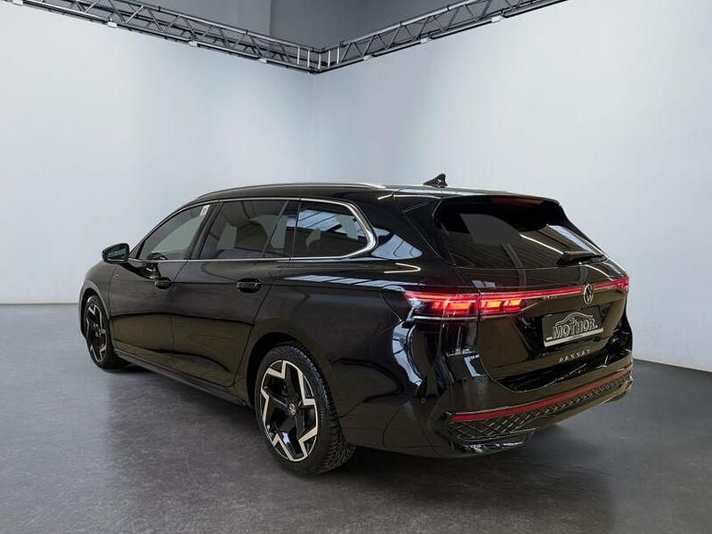 Gebraucht VW Passat R-line 193 PS (141 kW) 2025 Grenadillschwarz Kombi