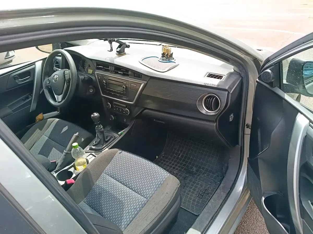 Gebraucht Toyota Auris 99 PS (72 kW) 2015 Silber Kombi
