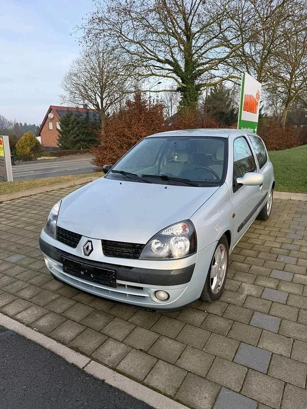 Gebraucht Renault Clio II 107 PS (78 kW) 2002 Silber Kleinwagen