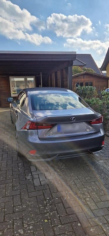 Gebraucht Lexus IS300h 223 PS (164 kW) 2016 Grau Limousine