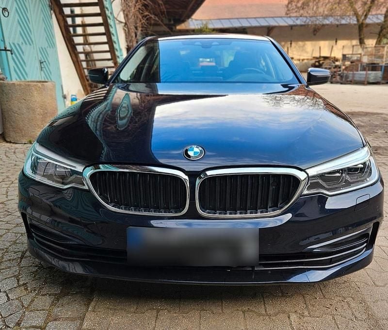 Gebraucht BMW 530 Sport Line 265 PS (194 kW) 2018 Blau Limousine
