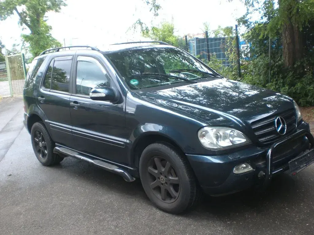 Gebraucht Mercedes ML270 163 PS (119 kW) 2004 Schwarz SUV