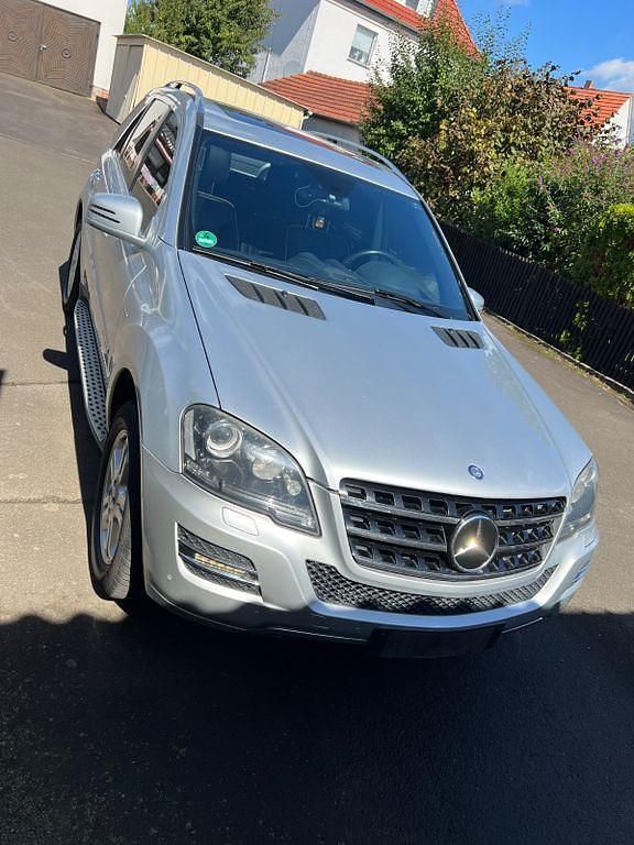 Silber Gebraucht 2010 Mercedes ML350 Edition SUV | 9.000 € (Superpreis) - Bild 1/4