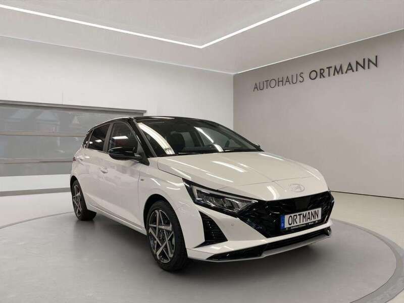 Atlas white/ phantom black / s Neu 2024 Hyundai i20 Turbo Limousine | 23.990 € (Etwas zu teuer) - Bild 1/4