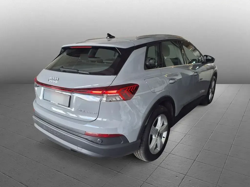 Gebraucht Audi Q4 e-tron Basis 150 kW (204 PS) 2023 Kieselgrau SUV