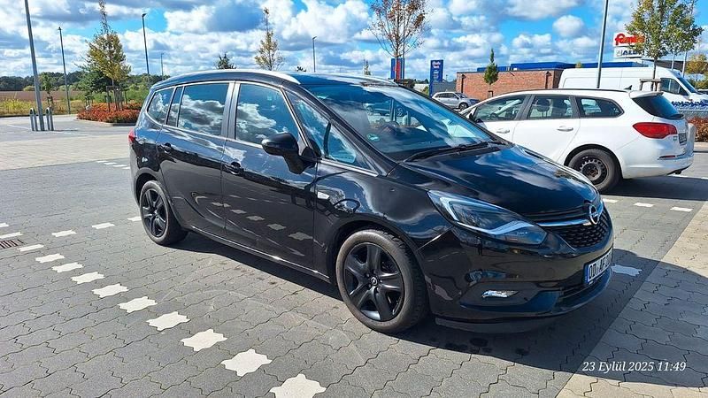 Gebraucht 2017 Opel Zafira Tourer Van / Kleinbus | 8.600 € (Guter Preis) - Bild 1/4