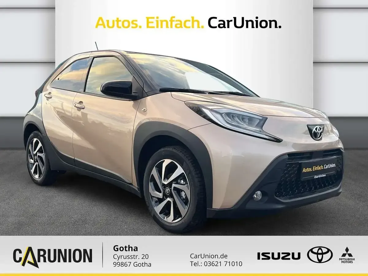 Neu Toyota Aygo X 72 PS (52 kW) 2025 2vj ginger beige SUV