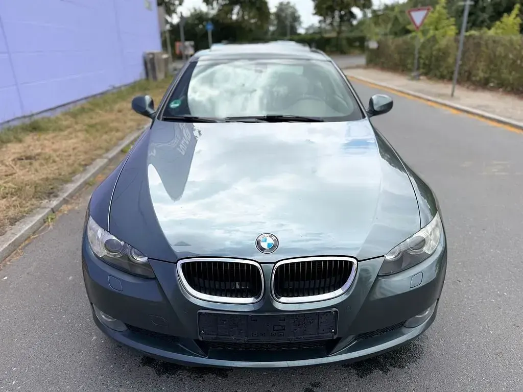 Gebraucht BMW 320 177 PS (130 kW) 2009 Grau Coupé