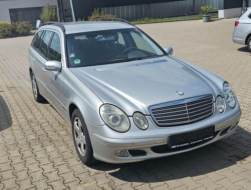 Gebraucht Mercedes E220 Classic 150 PS (110 kW) 2004 Silber Limousine