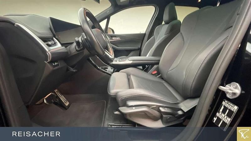 Gebraucht BMW 220 Active Tourer M Sport 204 PS (150 kW) 2022 Saphirschwarz metallic Van / Kleinbus