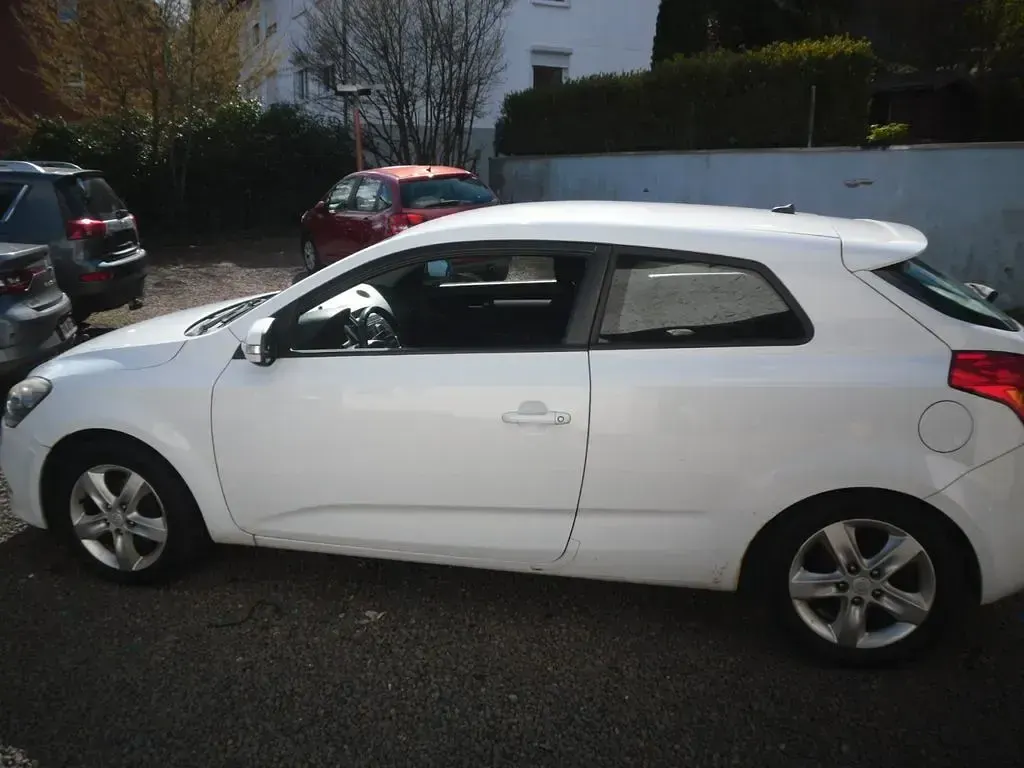 Second-hand Kia Ceed 116 CP (85 kW) 2011 Alb Hatchback