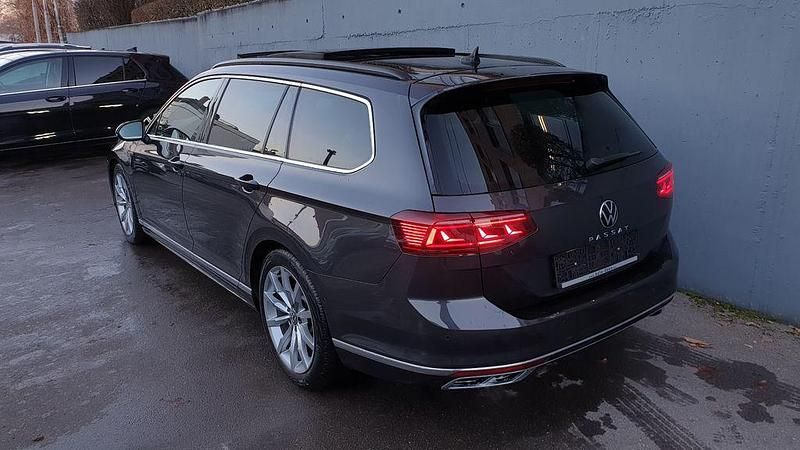 Gebraucht VW Passat R-line 200 PS (147 kW) 2022 Grau Limousine
