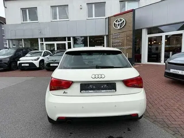 Gebraucht Audi A1 Attraction 86 PS (63 kW) 2012 Amalfiweiss Kleinwagen