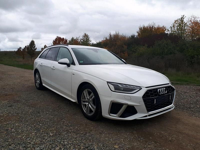 Weiß Gebraucht 2019 Audi A4 S-Line Kombi | 17.790 € (Teuer) - Bild 1/4