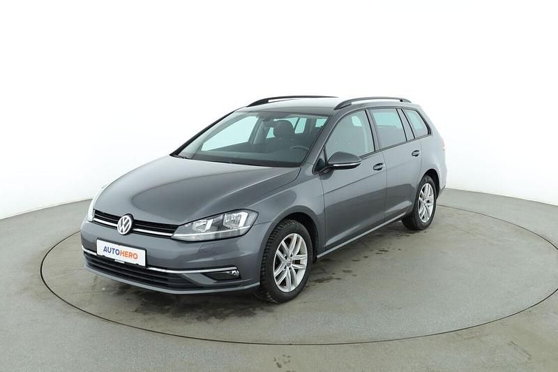 Gebraucht VW Golf VII Comfortline 125 PS (91 kW) 2018 Grau Kombi