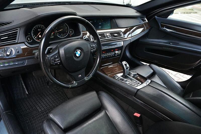 Second-hand BMW 750 Performance 449 CP (330 kW) 2008 Negru Berlinǎ
