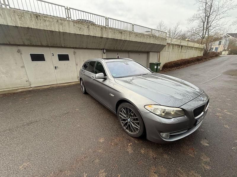 Gebraucht BMW 525 218 PS (160 kW) 2012 Grau Kombi