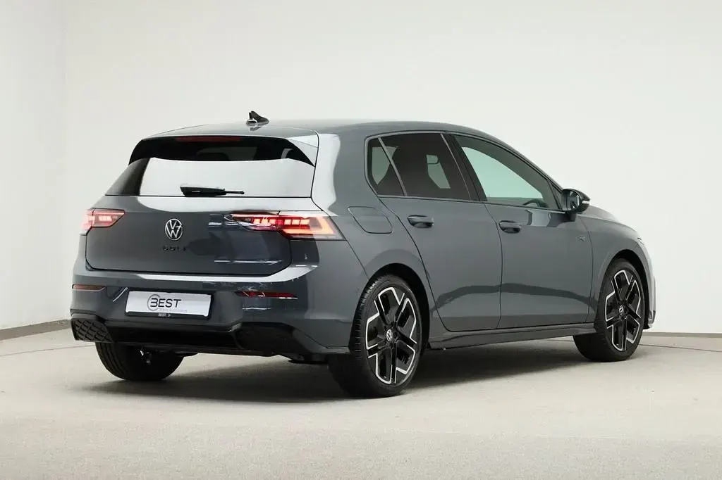 Gebraucht VW Golf VIII R-line 150 PS (110 kW) 2025 Grau Limousine