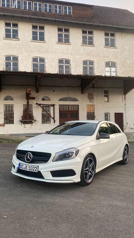 Weiß Gebraucht 2014 Mercedes A180 AMG line Limousine | 12.550 € (Etwas zu teuer) - Bild 1/4