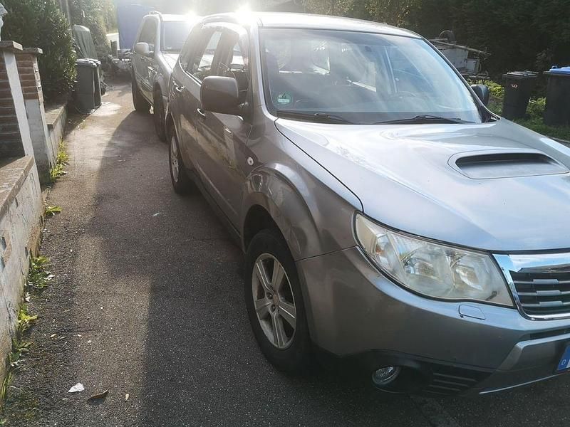 Grau Gebraucht 2009 Subaru Forester Active SUV | 6.250 € (Fairer Preis) - Bild 1/4
