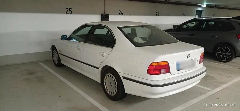 Weiß Gebraucht 2000 BMW 520 Limousine | 4.500 € (Etwas zu teuer) - Bild 1/4