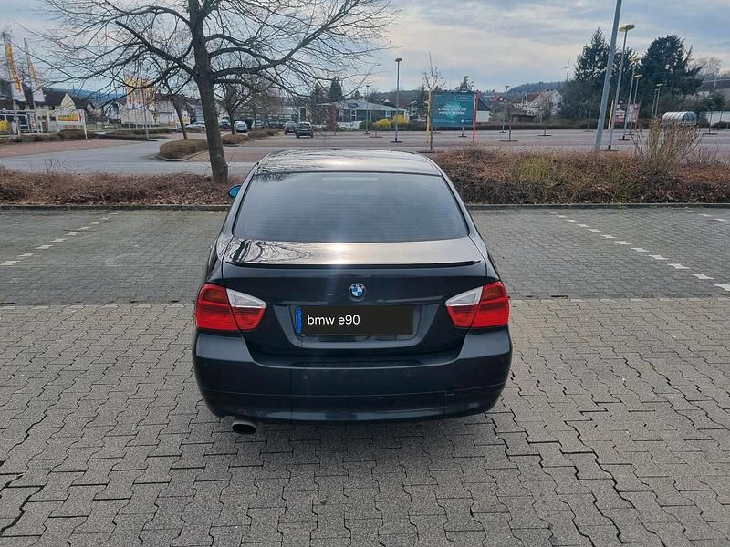 Gebraucht BMW 318 143 PS (105 kW) 2008 Schwarz Limousine
