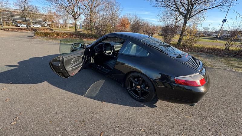 Schwarz Gebraucht 2000 Porsche 911 Carrera 4 Coupé | 26.911 € - Bild 1/4