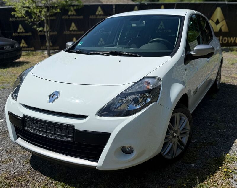 Weiß Gebraucht 2011 Renault Clio III Night&Day Limousine | 8.999 € (Teuer) - Bild 1/4