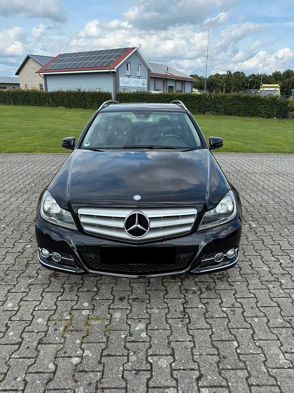Gebraucht Mercedes C220 170 PS (125 kW) 2011 Schwarz Kombi