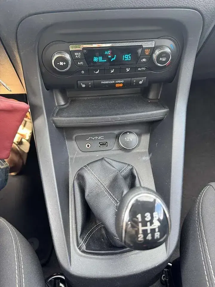 Gebraucht Ford Ka 86 PS (63 kW) 2018 Polarsilber metallic Limousine