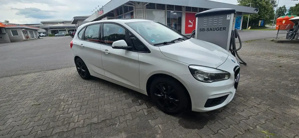 Gebraucht BMW 218 Active Tourer 150 PS (110 kW) 2015 Weiß Van / Kleinbus