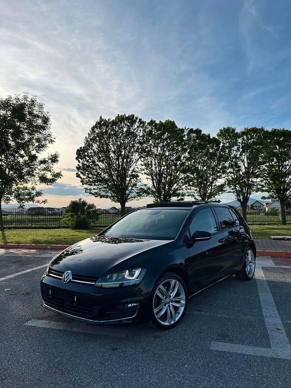 Schwarz Gebraucht 2017 VW Golf VII Highline Limousine | 9.900 € (Guter Preis) - Bild 1/4