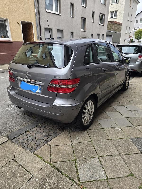 Grau Gebraucht 2008 Mercedes B200 Van / Kleinbus | 1.650 € (Guter Preis) - Bild 1/4